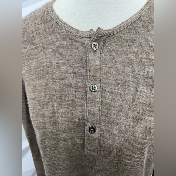 Versace - Picture 4 of 5